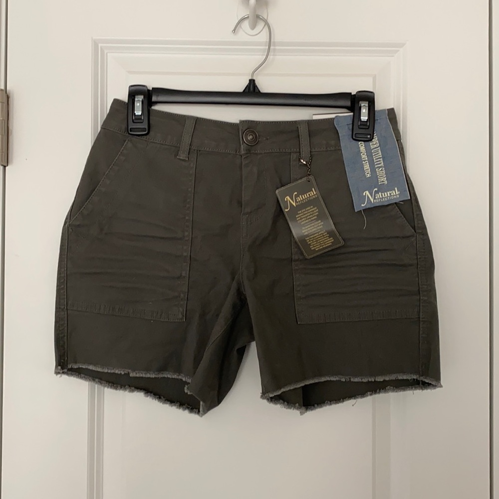 Natural Reflections shorts - Size 2 BNWT